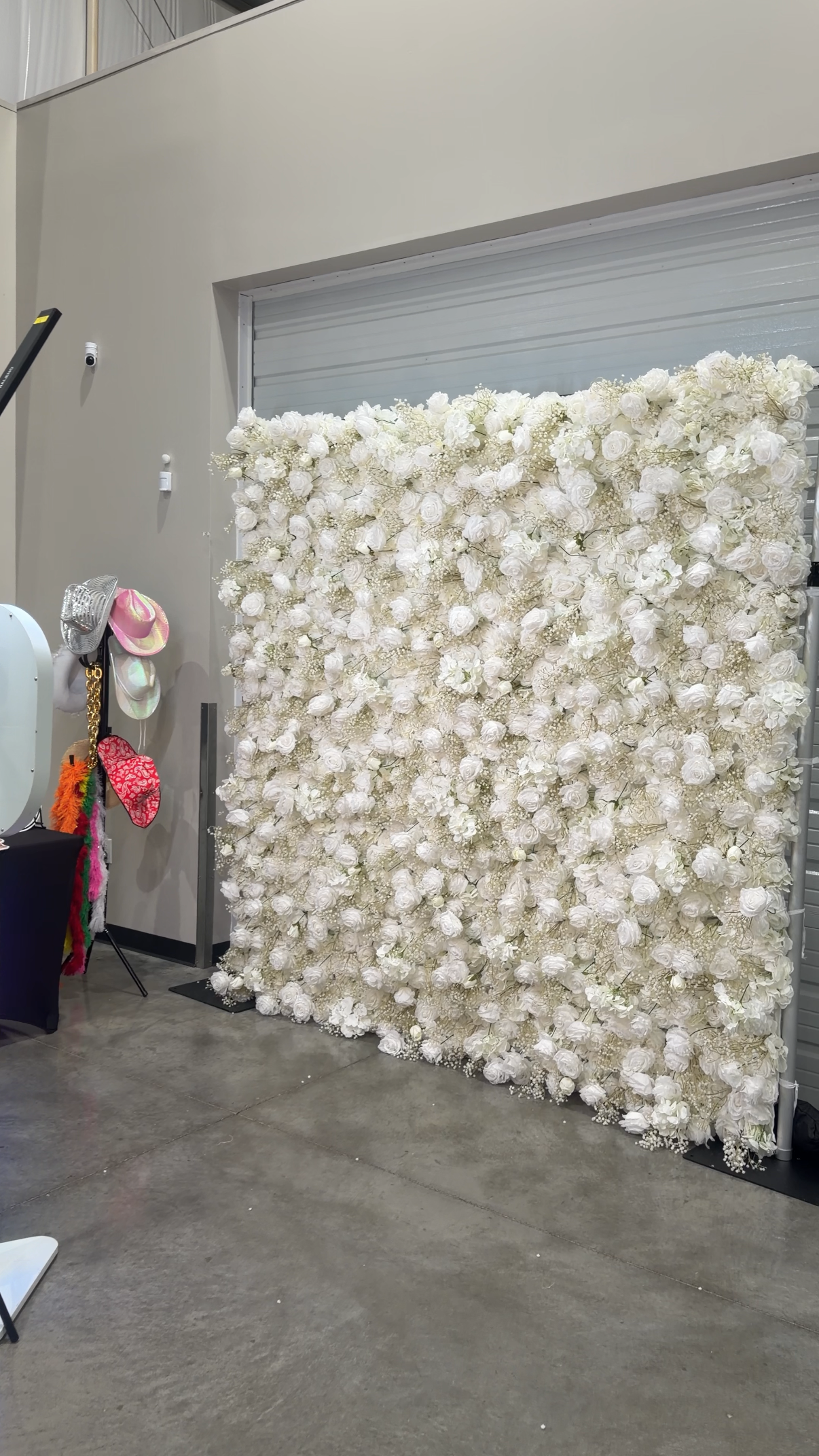 White flower wall
